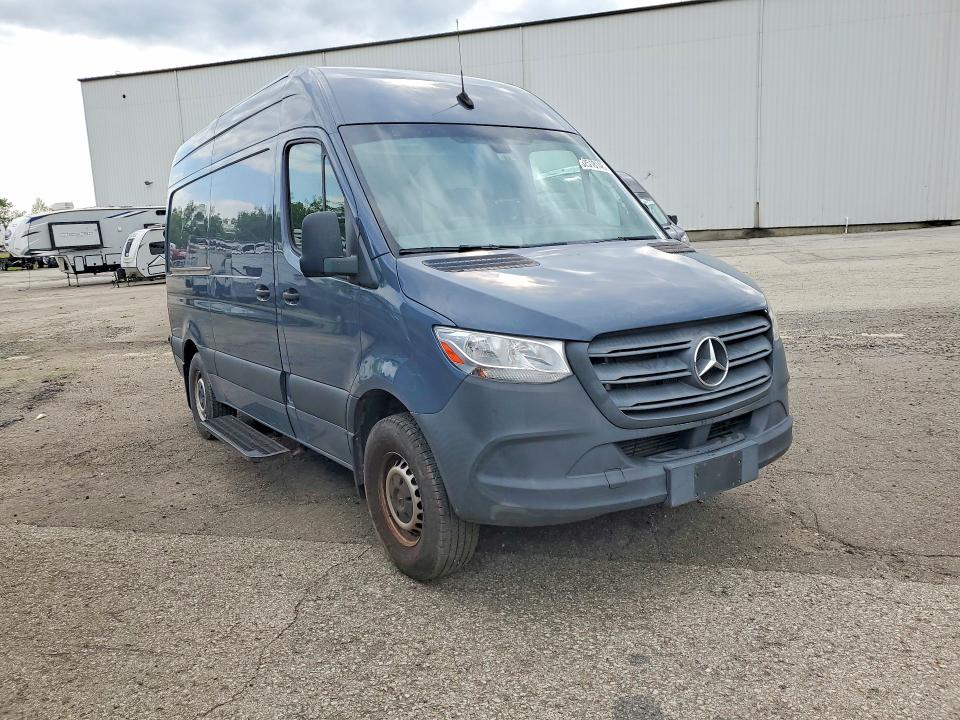 2019 Mercedes-benz Sprinter VIN WD4PF0CD3KP040651 COPART salvage auction — MINOR DENT/SCRATCHES, Wa - Vehicle Cert Of Ownership-Titl, sold $12,600 on 2026-07-29 (photo 4)