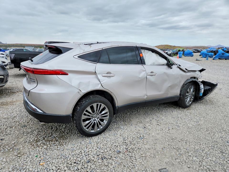 2022 Toyota Venza VIN JTEAAAAH2NJ099851 COPART salvage auction — ROLLOVER, Ut - Salvage Certificate, sold $2,600 on 2026-07-10 (photo 3)