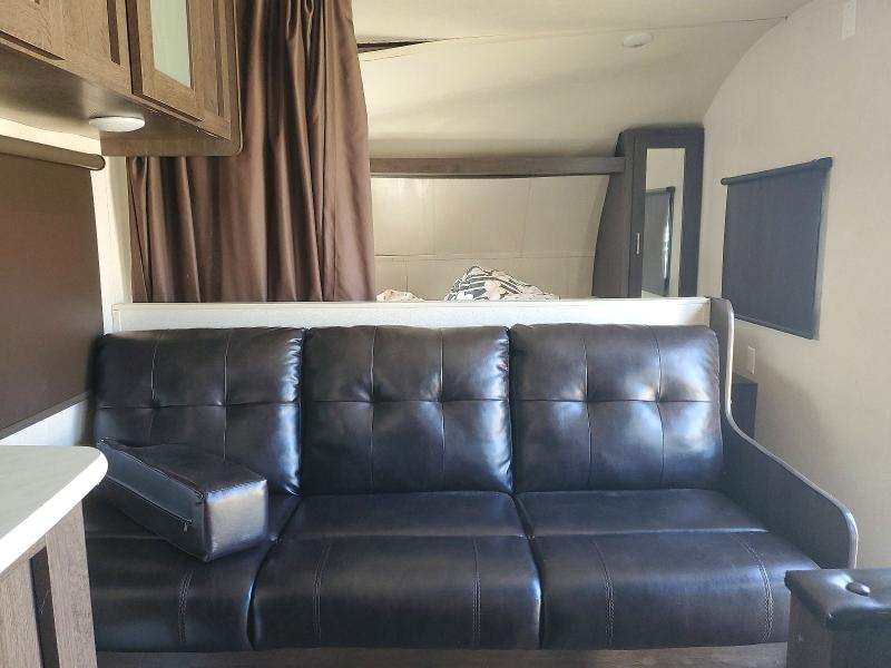 2018 Forrest river VIN 4X4TWDB25J7360871 COPART salvage auction — ROOF, CT - CERT OF TITLE-SALVAGE, sold $2,050 on 2026-07-09 (photo 5)