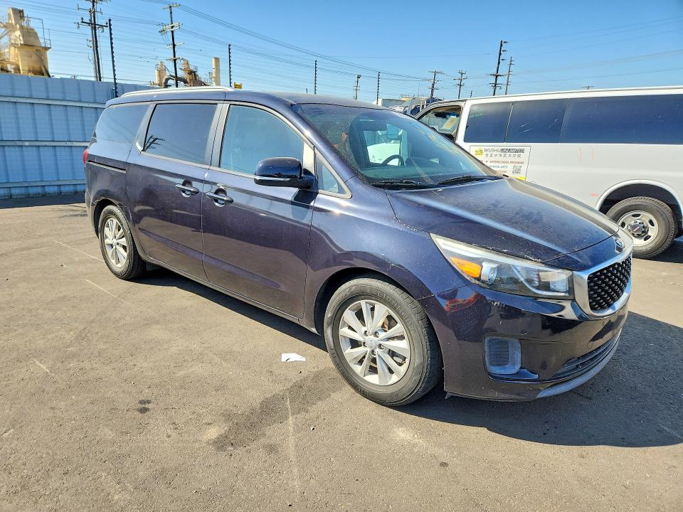 2017 Kia SEDONA VIN KNDMB5C17H6246758 COPART salvage auction — MINOR DENT/SCRATCHES, Ca - Dis/Dlr/Exp Only Clean Title (P), sold $1,450 on 2026-07-16 (photo 4)