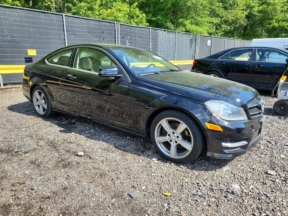 2014 Mercedes-benz C-klasse VIN WDDGJ4HB2EG161527 COPART salvage auction — MECHANICAL, Md - Cert Of Salvage > 75% Damage, sold $650 on 2026-08-04 (photo 4)