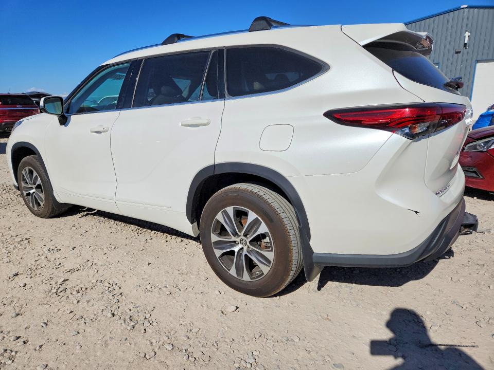 2021 Toyota Highlander VIN 5TDHZRBH5MS551589 COPART salvage auction — MINOR DENT/SCRATCHES, Ut - Certificate Of Title, sold $20,500 on 2026-07-24 (photo 2)