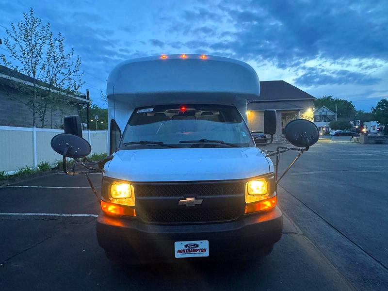 2017 Chevrolet Express VIN 1GB3GRBGXH1105601 COPART salvage auction — MINOR DENT/SCRATCHES, MA - CERTIFICATE OF TITLE (P), sold $17,500 on 2026-07-27 (photo 6)