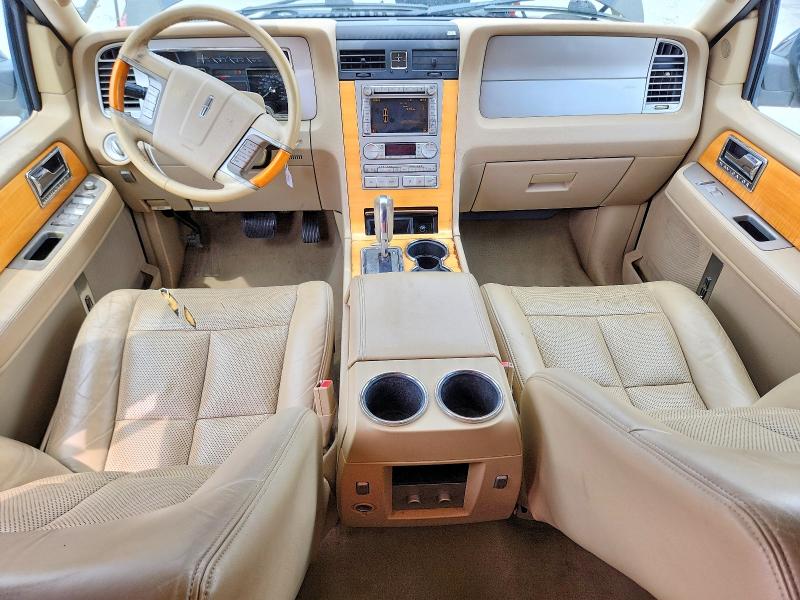 2010 Lincoln Navigator VIN 5LMJJ3H50AEJ02043 COPART salvage auction — REAR END, Tx - Salvage Vehicle Title, sold $575 on 2026-07-17 (photo 8)