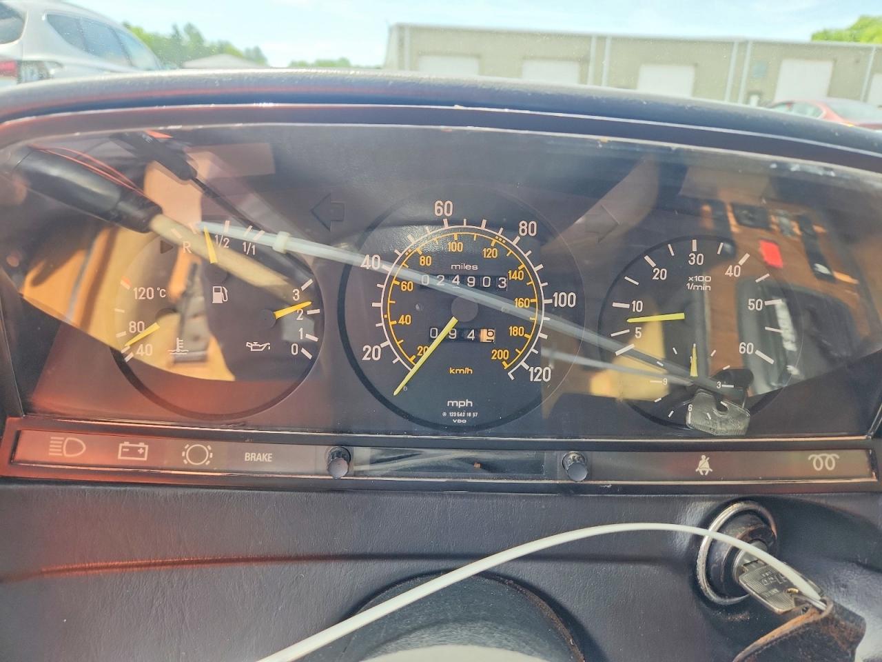 1983 Mercedes-benz 300 VIN WDBAB33A0DB024182 COPART salvage auction — Minor Dent/Scratches, MA - CERTIFICATE OF TITLE, sold $6,900 on 2026-05-28 (photo 9)