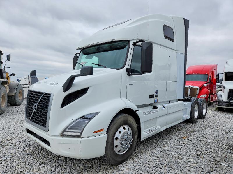 2024 Volvo Vnr VIN 4V4WC9EH1RN629758 COPART salvage auction — MINOR DENT/SCRATCHES, NE - CERT OF TITLE-SALVAGE, sold $50,500 on 2026-07-07 (photo 2)