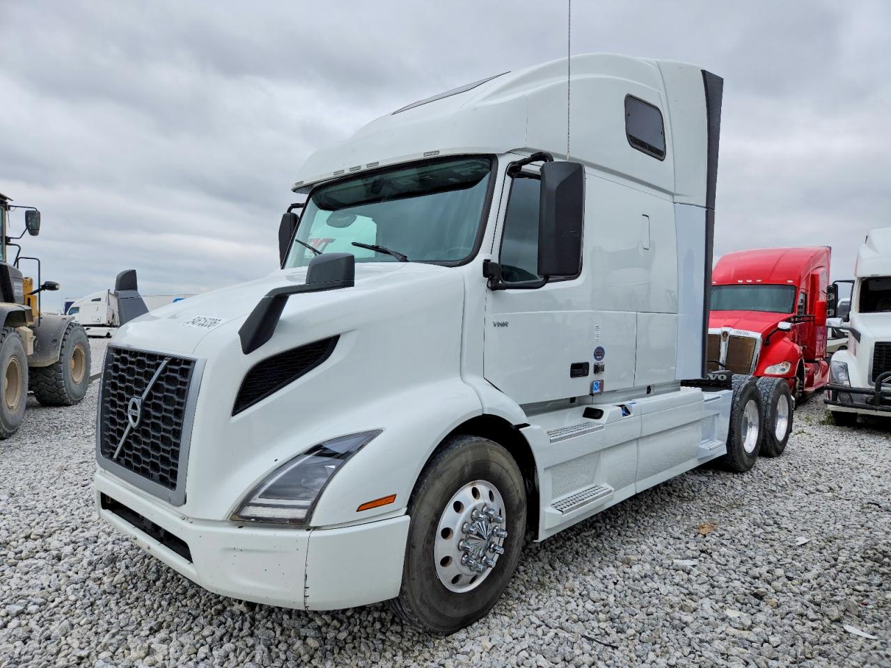 2024 Volvo Vnr VIN 4V4WC9EH1RN629758 COPART salvage auction — Minor Dent/Scratches, NE - CERT OF TITLE-SALVAGE, sold $20,250 on 2025-03-12 (photo 2)