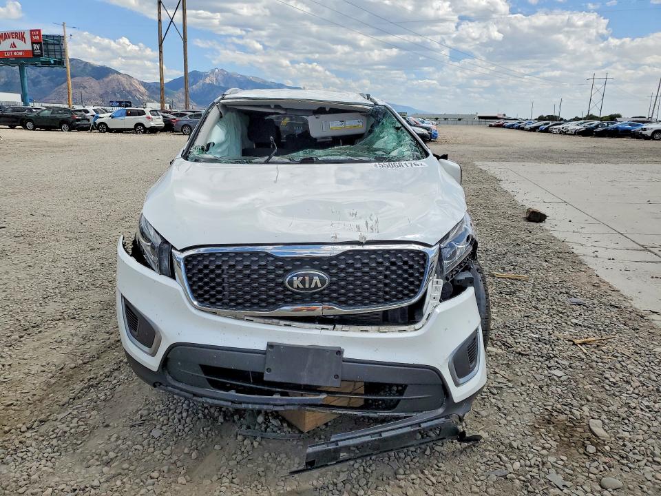2017 Kia Sorento VIN 5XYPGDA59HG197347 COPART salvage auction — ROLLOVER, Ut - Salvage Certificate, sold $925 on 2026-07-27 (photo 5)