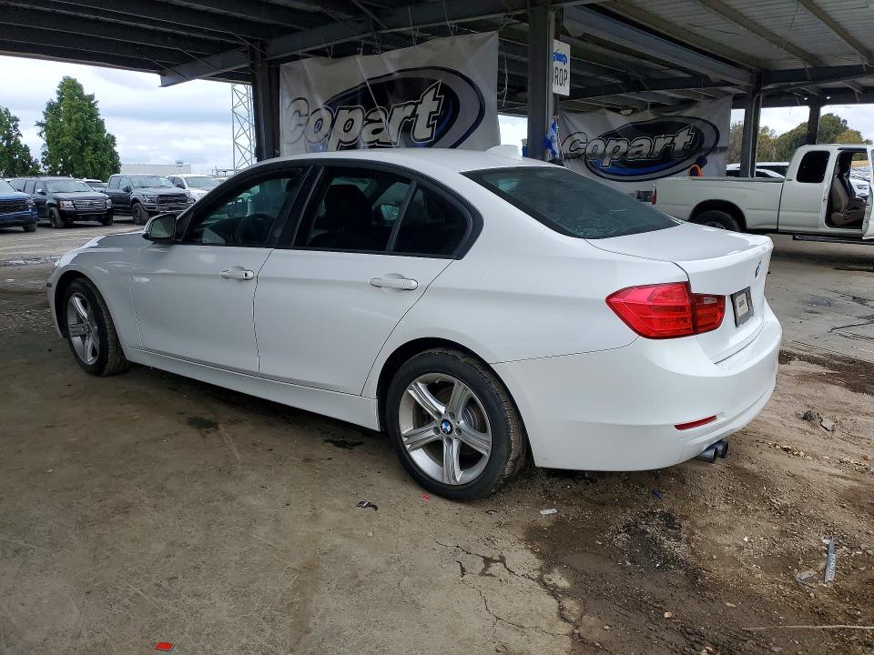 2013 BMW 3er VIN WBA3C1G54DNR46880 COPART salvage auction — MINOR DENT/SCRATCHES, Ca - Dis/Dlr/Exp Only Clean Title, sold $3,200 on 2026-07-03 (photo 2)
