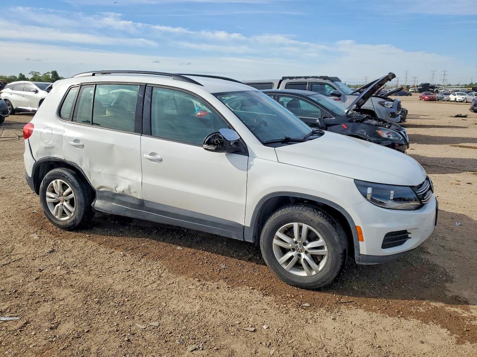 2016 Volkswagen Tiguan VIN WVGBV7AX2GW611858 COPART salvage auction — SIDE, Il - Salvage Certificate, sold $2,600 on 2026-07-07 (photo 4)