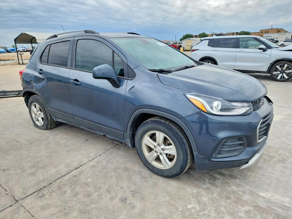 2021 Chevrolet Trax VIN KL7CJLSBXMB314885 COPART salvage auction — SIDE, Tx - Salvage Vehicle Title, sold $1,350 on 2026-07-20 (photo 4)