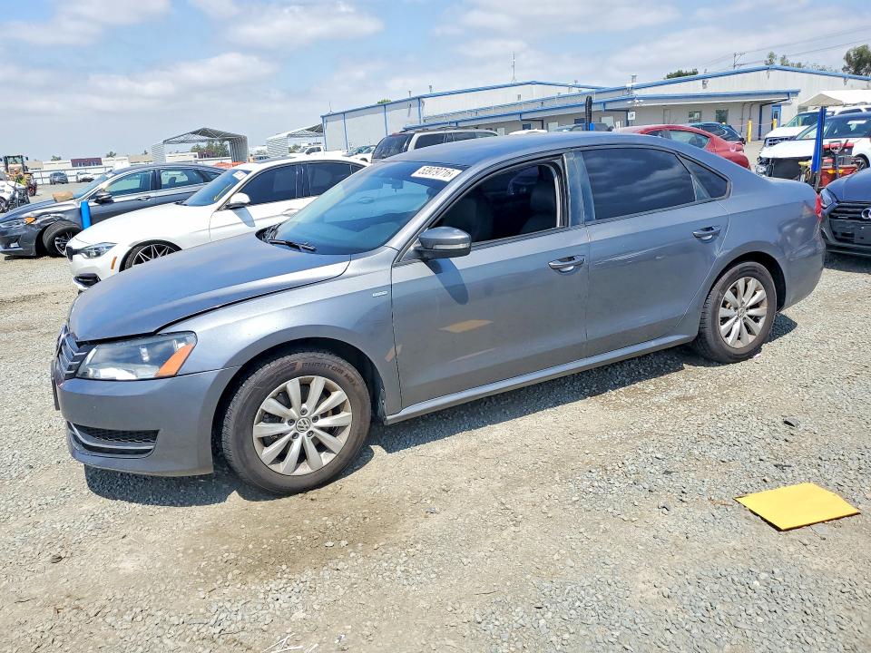 2014 Volkswagen Passat VIN 1VWAT7A38EC070264 COPART salvage auction — MINOR DENT/SCRATCHES, CA - DIS/DLR/EXP ONLY CLEAN TITLE, sold $425 on 2026-09-11 (photo 1)
