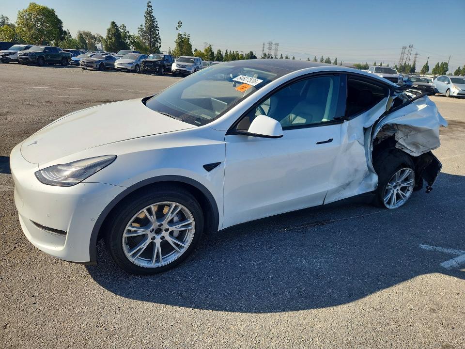 2021 Tesla Model y VIN 5YJYGDEEXMF090520 — COPART salvage auction photo