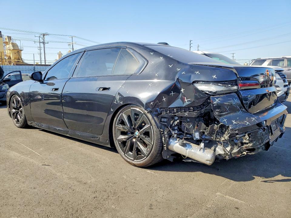 2023 BMW 7er VIN WBA23EH0XPCM41416 COPART salvage auction — REAR END, Ca - Salvage Certificate, sold $32,250 on 2026-08-19 (photo 2)