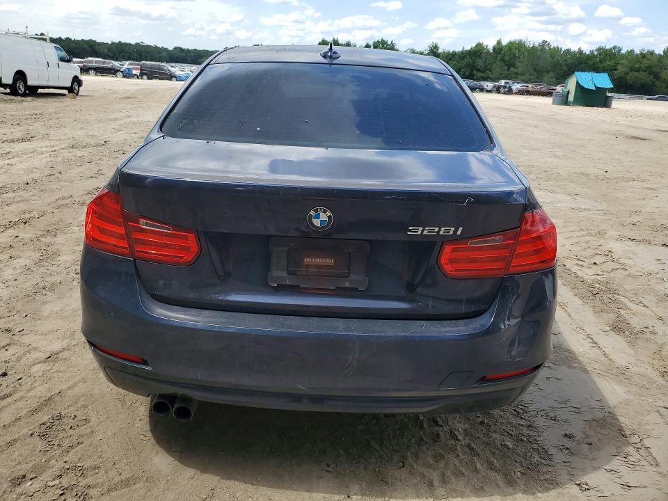 2013 BMW 3er VIN WBA3A5G5XDNP22218 COPART salvage auction — MINOR DENT/SCRATCHES, Fl - Cert Of Title Slvg Rebuildable, sold $1,150 on 2026-07-31 (photo 6)