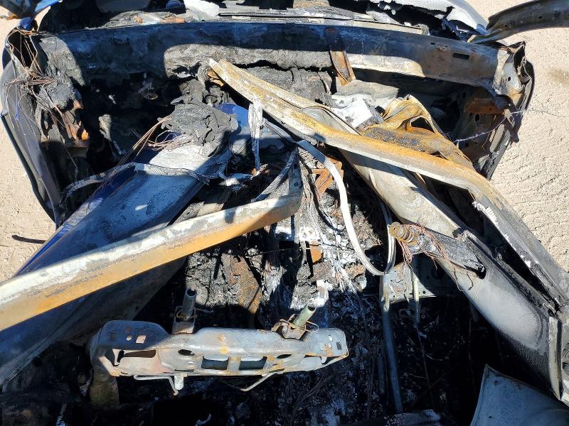 2017 Porsche Macan VIN WP1AA2A53HLB06085 COPART salvage auction — BURN, ON - PERMIT NO BRAND - UNFIT, sold $300 on 2026-07-30 (photo 8)