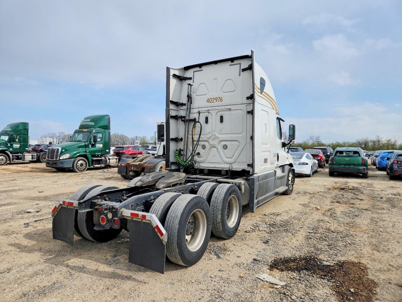 2018 Freigliner VIN 3AKJGLDR4JSJK5347 COPART salvage auction — Normal Wear, IL - CERTIFICATE OF TITLE, sold $2,550 on 2026-07-07 (photo 4)