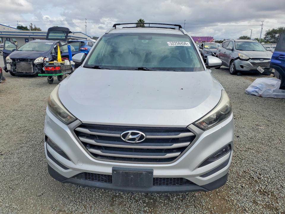 2017 Hyundai VIN KM8J33A44HU273246 COPART salvage auction — MINOR DENT/SCRATCHES, Ca - Dis/Dlr/Exp Only Clean Title, sold $3,500 on 2026-07-21 (photo 5)