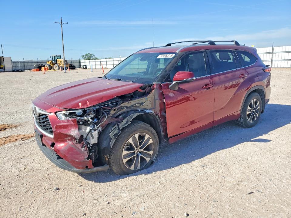 2022 Toyota Highlander VIN 5TDGZRAH3NS550634 COPART salvage auction — SIDE, TX - SALVAGE VEHICLE TITLE, sold $9,800 on 2026-07-15 (photo 1)