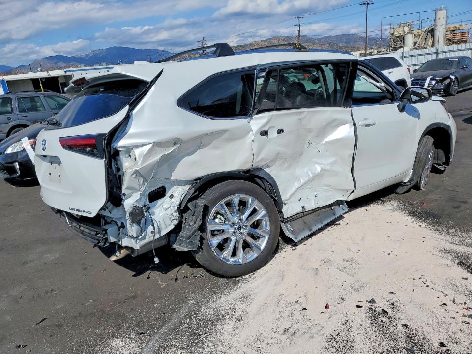 2022 Toyota Highlander VIN 5TDDZRBH0NS214439 COPART salvage auction — REAR END, Salvage Title, sold $8,400 on 2026-07-15 (photo 3)