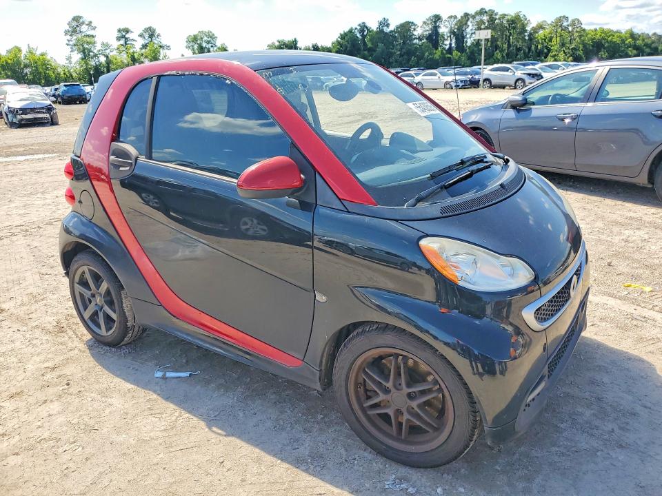 2015 Smart Fortwo VIN WMEEJ3BA5FK796382 COPART salvage auction — SIDE, Tx - Salvage Vehicle Title, sold $1,250 on 2026-08-11 (photo 4)