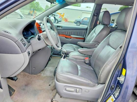 2010 Toyota VIN 5TDYK4CC2AS308912 COPART salvage auction — FRONT END, IL - SALVAGE CERTIFICATE, sold $1,050 on 2026-07-06 (photo 7)