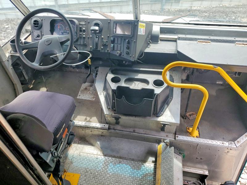 2015 Frht - freightliner VIN 4UZAAPDU5FCGP2715 COPART salvage auction — NORMAL WEAR, OH - CERTIFICATE OF TITLE (P), sold $4,500 on 2026-07-30 (photo 8)