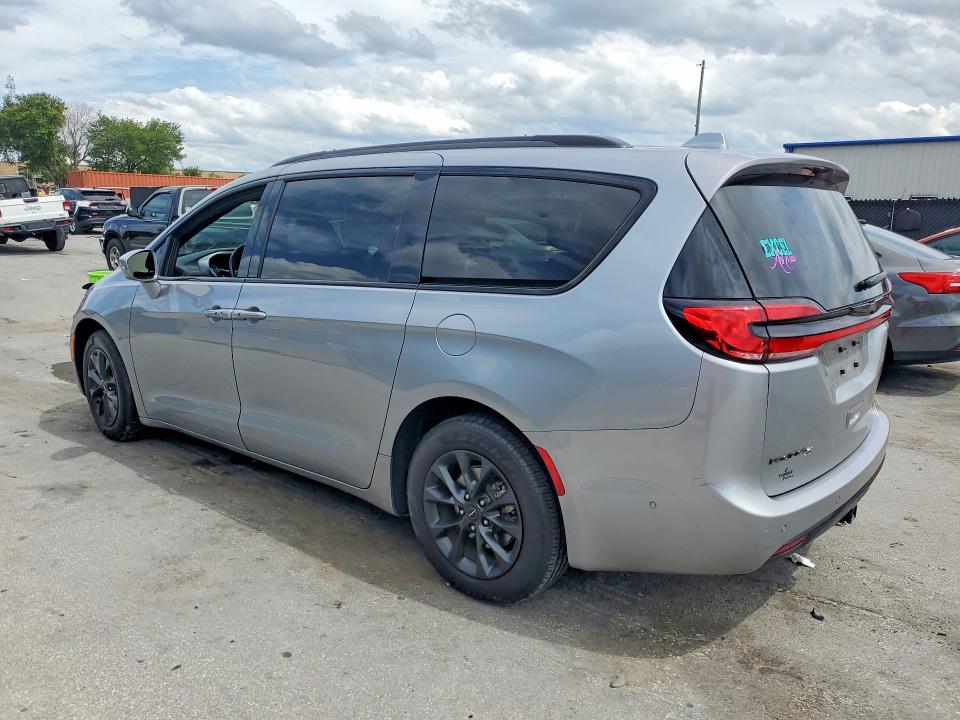 2021 Chrysler Pacifica VIN 2C4RC1BG5MR591257 COPART salvage auction — MINOR DENT/SCRATCHES, Fl - Cert Of Title Slvg Rebuildable, sold $10,900 on 2026-07-02 (photo 2)