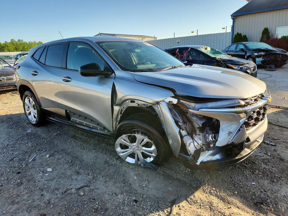 2025 Chevrolet Trax VIN KL77LFEP6SC035400 COPART salvage auction — SIDE, KY - CERT OF TITLE-SALVAGE, sold $4,650 on 2026-07-09 (photo 4)