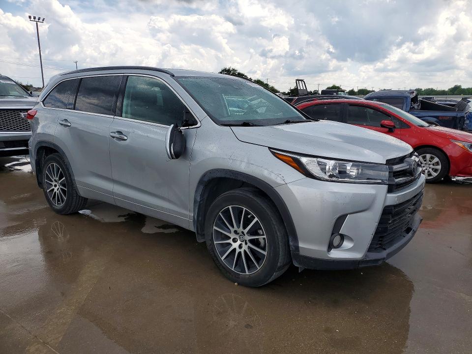 2018 Toyota Highlander VIN 5TDJZRFH1JS895749 COPART salvage auction — REAR END, Salvage Title, sold $12,100 on 2026-07-30 (photo 4)