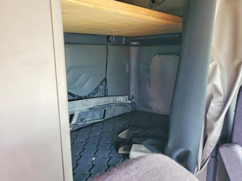 2018 Freightliner Cascadia 113 VIN 1FUJGHD91JLJX8273 COPART salvage auction — FRONT END, OK - CERTIFICATE OF TITLE, sold $1,500 on 2026-07-09 (photo 6)