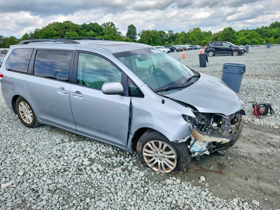 2014 Toyota Sienna VIN 5TDYK3DC4ES433277 COPART salvage auction — FRONT END, Nc - Salvage Certificate Of Title, sold $3,850 on 2026-07-08 (photo 4)
