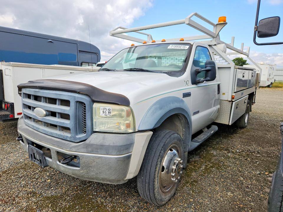2007 Ford F550 VIN 1FDAF56PX7EA92330 — COPART salvage auction photo