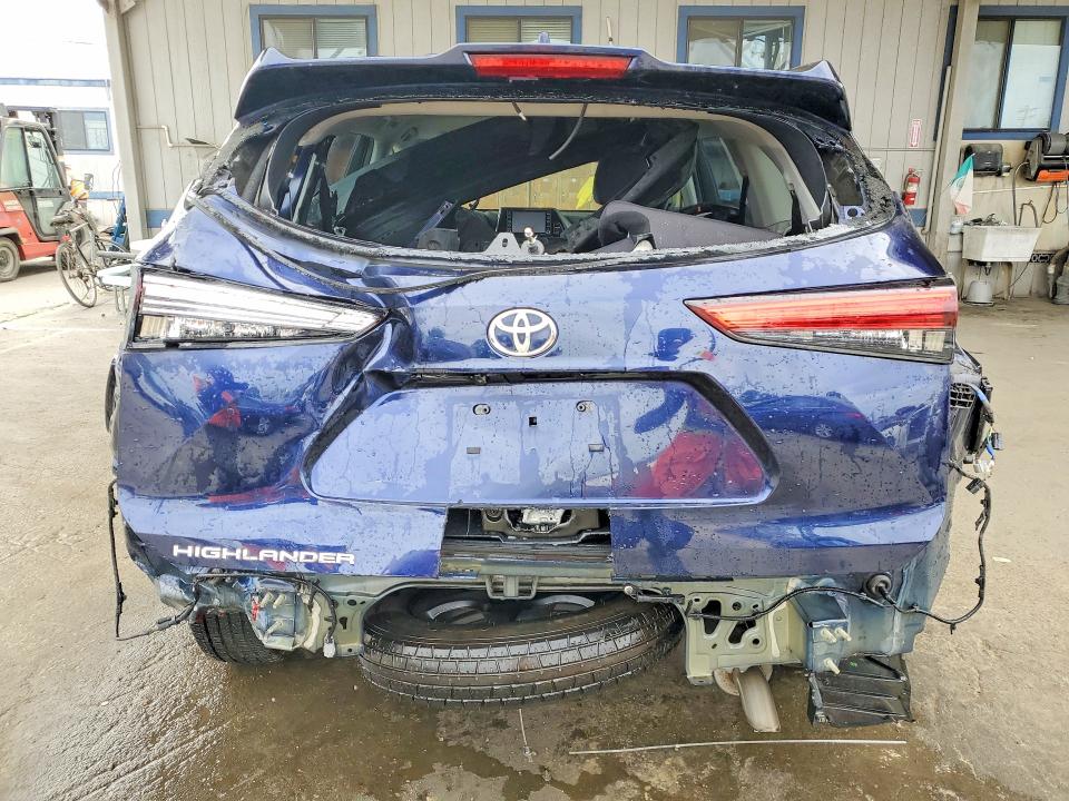 2021 Toyota VIN 5TDCZRAH1MS084313 COPART salvage auction — REAR END, Ca - Salvage Certificate, sold $10,500 on 2026-07-16 (photo 6)