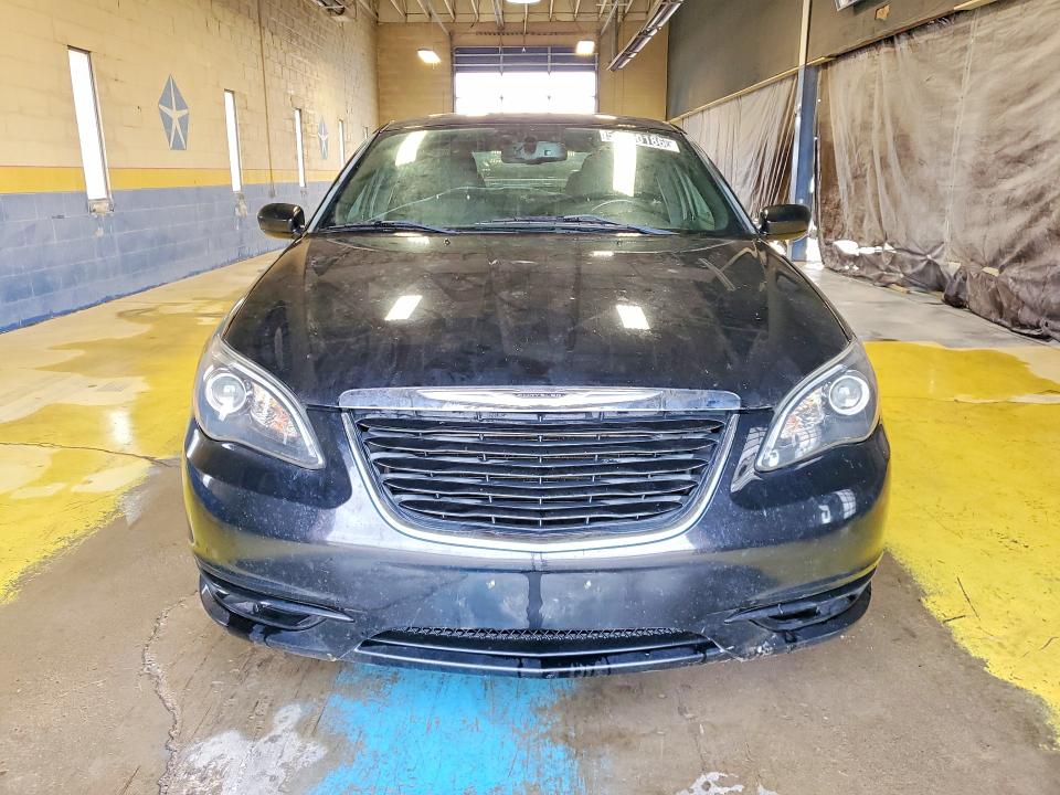 2014 Chrysler 200 VIN 1C3CCBBBXEN119493 COPART salvage auction — FRONT END, IL - CERT OF TITLE-CORRECTED, sold $125 on 2026-07-09 (photo 5)