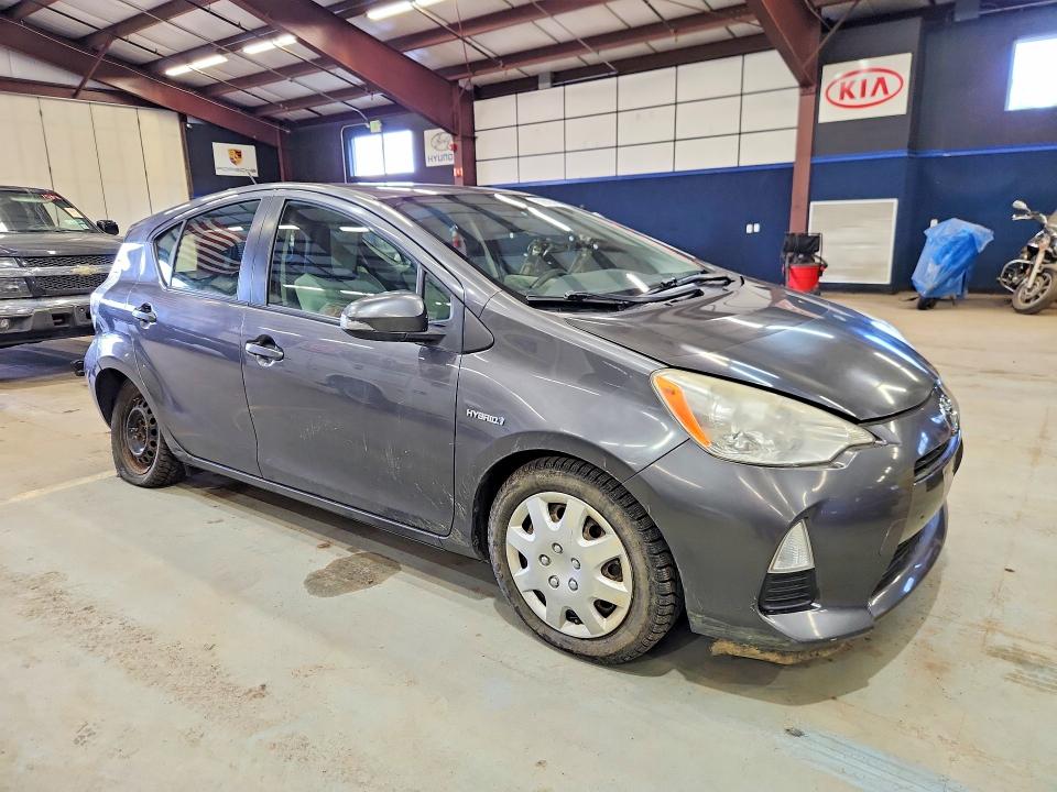 2013 Toyota Prius c VIN JTDKDTB32D1533120 COPART salvage auction — UNDERCARRIAGE, Ma - Certificate Of Title, sold $3,950 on 2026-07-14 (photo 4)