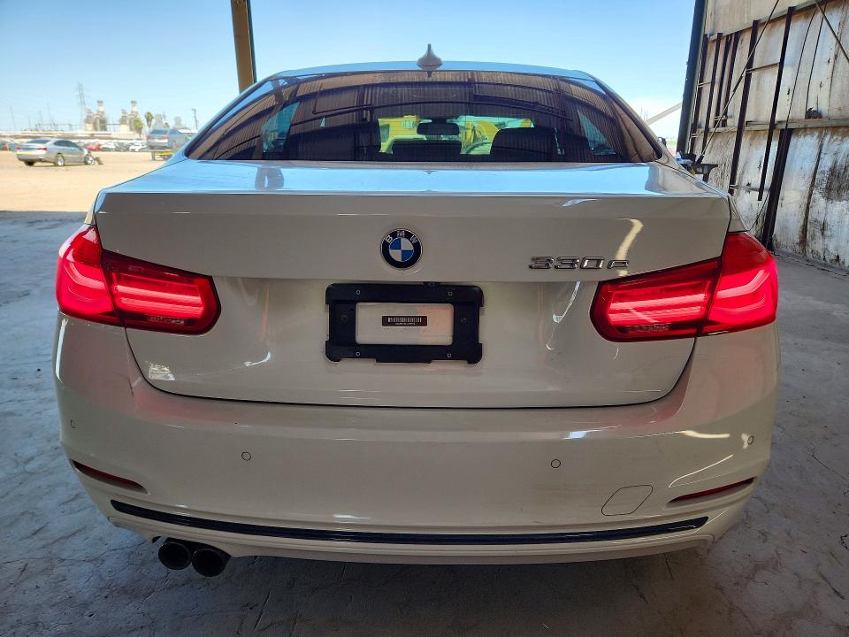2018 BMW 3er VIN WBA8E1C52JA756813 COPART salvage auction — NORMAL WEAR, Az - Certificate Of Title, sold $6,300 on 2026-07-13 (photo 6)