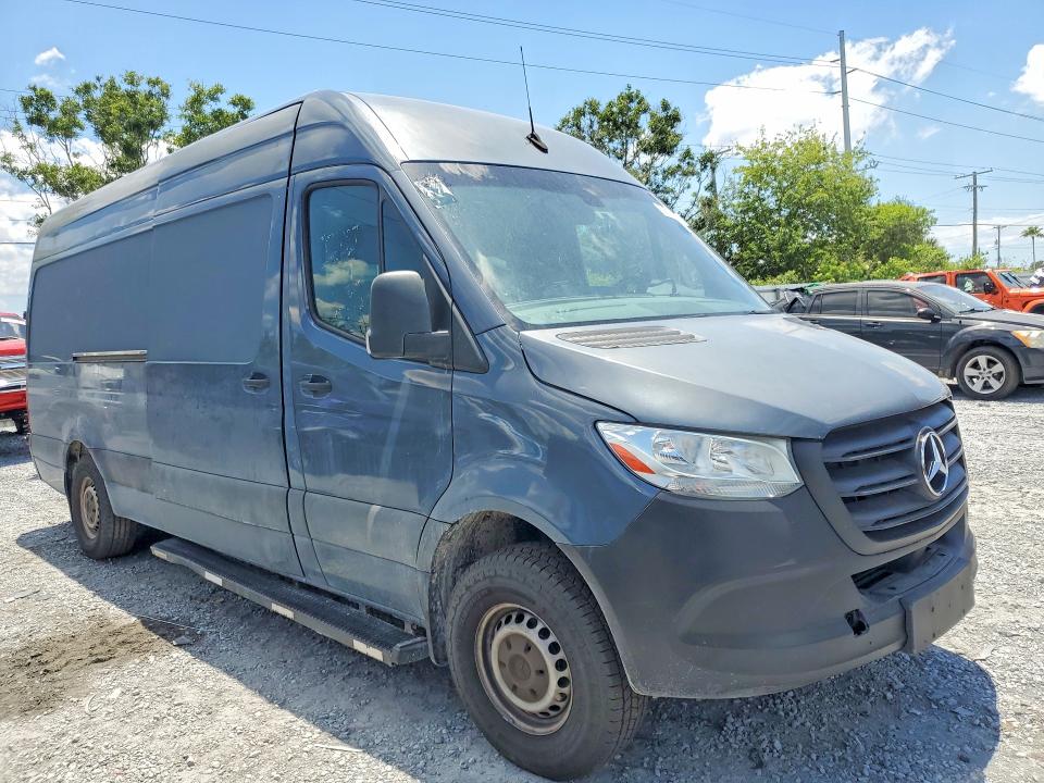 2019 Mercedes-benz VIN WD4PF1CD2KP125261 COPART salvage auction — MINOR DENT/SCRATCHES, Fl - Certificate Of Title, sold $11,500 on 2026-07-27 (photo 4)