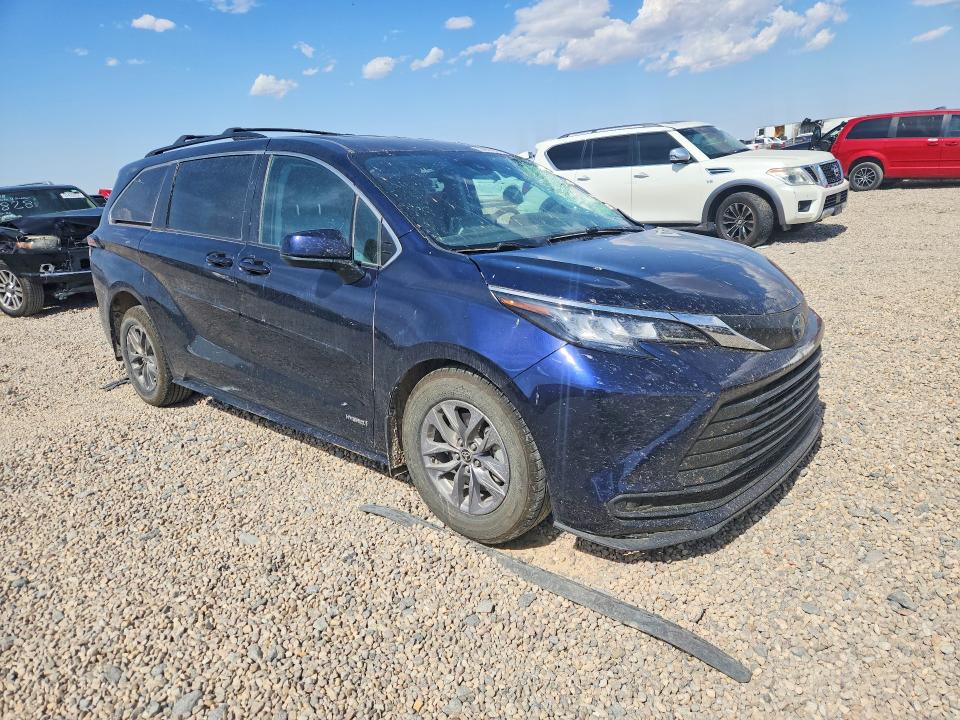 2021 Toyota Sienna VIN 5TDKRKEC1MS061955 COPART salvage auction — SIDE, TX - SALVAGE VEHICLE TITLE, sold $100 on 2026-07-28 (photo 4)