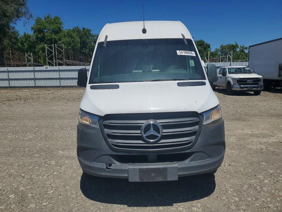 2019 Mercedes-benz Sprinter VIN WD4PF1CD1KP070284 COPART salvage auction — MINOR DENT/SCRATCHES, Ca - Dis/Dlr/Exp Only Clean Title, sold $9,750 on 2026-07-07 (photo 5)