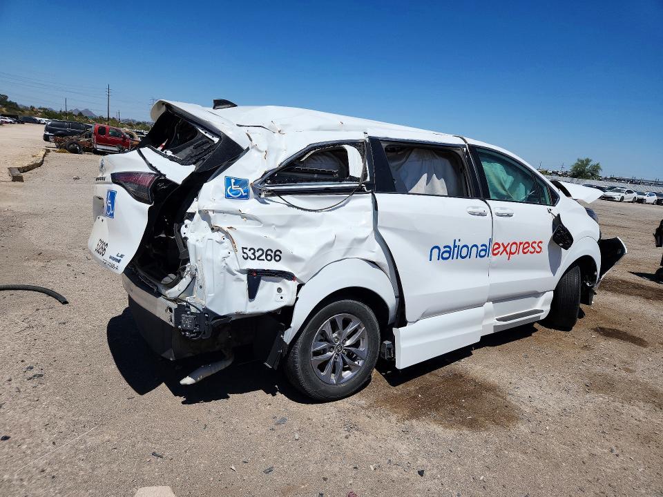 2022 Toyota Sienna VIN 5TDKSKFC6NS061311 COPART salvage auction — FRONT END, Az - Certificate Of Title, sold $1,750 on 2026-07-06 (photo 3)