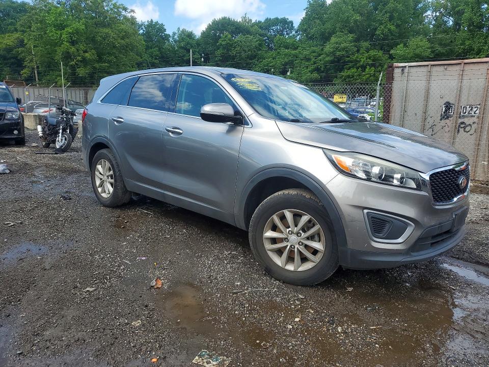2016 Kia Sorento VIN 5XYPG4A35GG047913 COPART salvage auction — SIDE, Md - Cert Of Salvage > 75% Damage, sold $1,500 on 2026-07-09 (photo 4)
