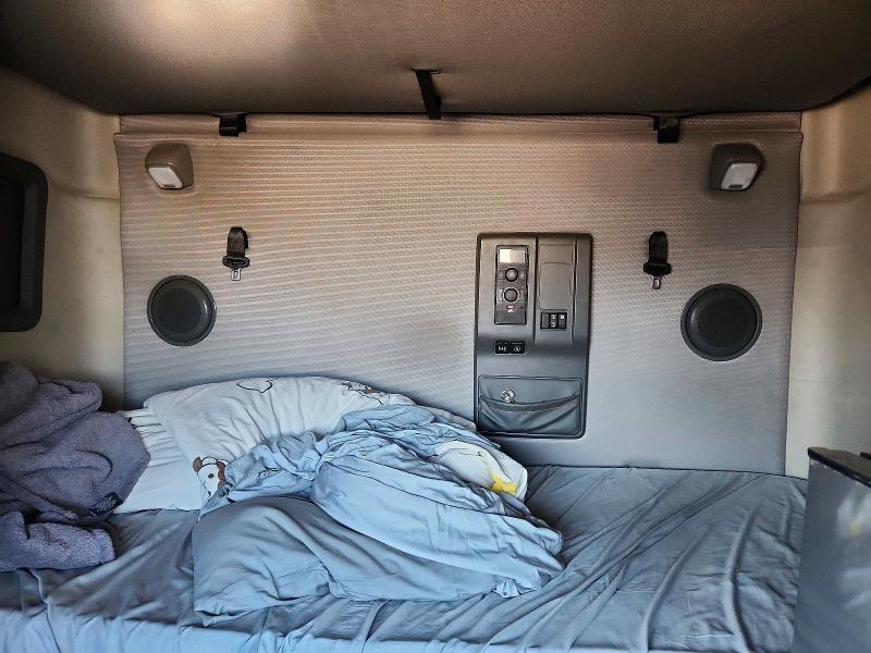 2020 Volvo Vnl VIN 4V4NC9EH6LN204961 COPART salvage auction — FRONT END, Az - Cert Of Title - Salvage, sold $3,850 on 2026-07-30 (photo 6)
