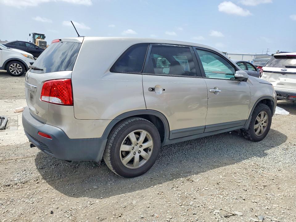 2012 Kia Sorento VIN 5XYKT3A11CG279823 COPART salvage auction — REAR END, Ca - Dis/Dlr/Exp Only Clean Title, sold $475 on 2026-07-02 (photo 3)