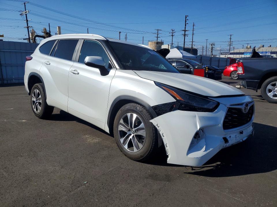2023 Toyota Highlander VIN 5TDKDRAH6PS024820 COPART salvage auction — FRONT END, CA - SALVAGE CERTIFICATE, sold $15,400 on 2026-08-24 (photo 4)