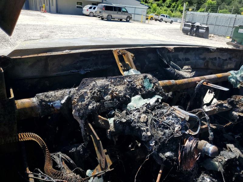 2002 Ford F250 VIN 1FTNW21F82ED54132 COPART salvage auction — BURN, Wv - Salvage Certificate, sold $425 on 2026-07-09 (photo 9)
