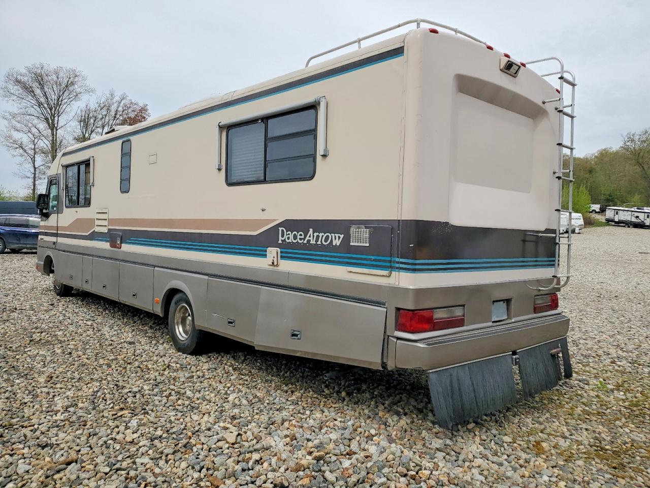 1992 Ford F530 VIN 3FCMF53G8NJA02669 COPART salvage auction — Water/Flood, MA - CERT OF TITLE-RECONSTRCTD FLD, sold $100 on 2026-06-30 (photo 3)