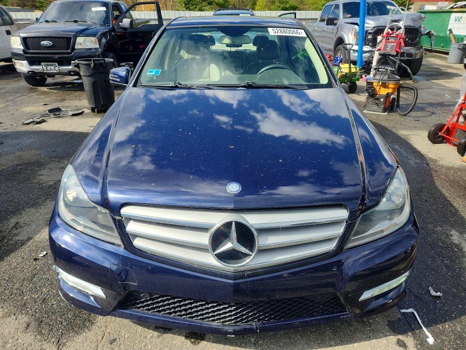 2012 Mercedes-benz C-klasse VIN WDDGF8BB8CR208790 COPART salvage auction — FRONT END, Ri - Salvage Certificate Of Title, sold $1,350 on 2026-08-04 (photo 5)
