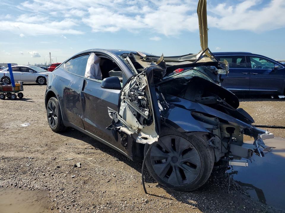 2024 Tesla Model y VIN 7SAYGDEEXRF117354 COPART salvage auction — ALL OVER, CO - SALVAGE TITLE, sold $250 on 2026-07-27 (photo 4)