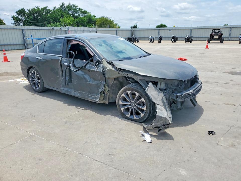 2015 Honda Accord VIN 1HGCR2F51FA052792 COPART salvage auction — SIDE, Tx - Salvage Vehicle Title, sold $1,250 on 2026-07-02 (photo 4)